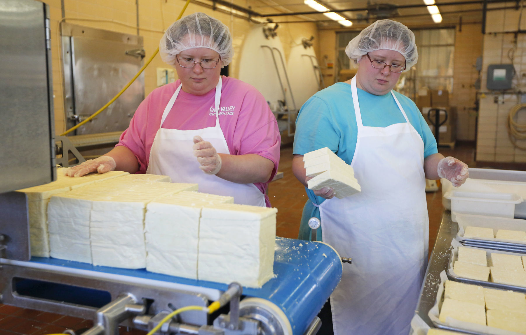 Renee Collins and Amanda Collins, both of Mount Hope, Wis., prepare cheese to be put in the oven at Carr Valley Cheese Company in Fennimore, Wis., on Thursday, Mar. 22, 2018.    PHOTO CREDIT: EILEEN MESLAR