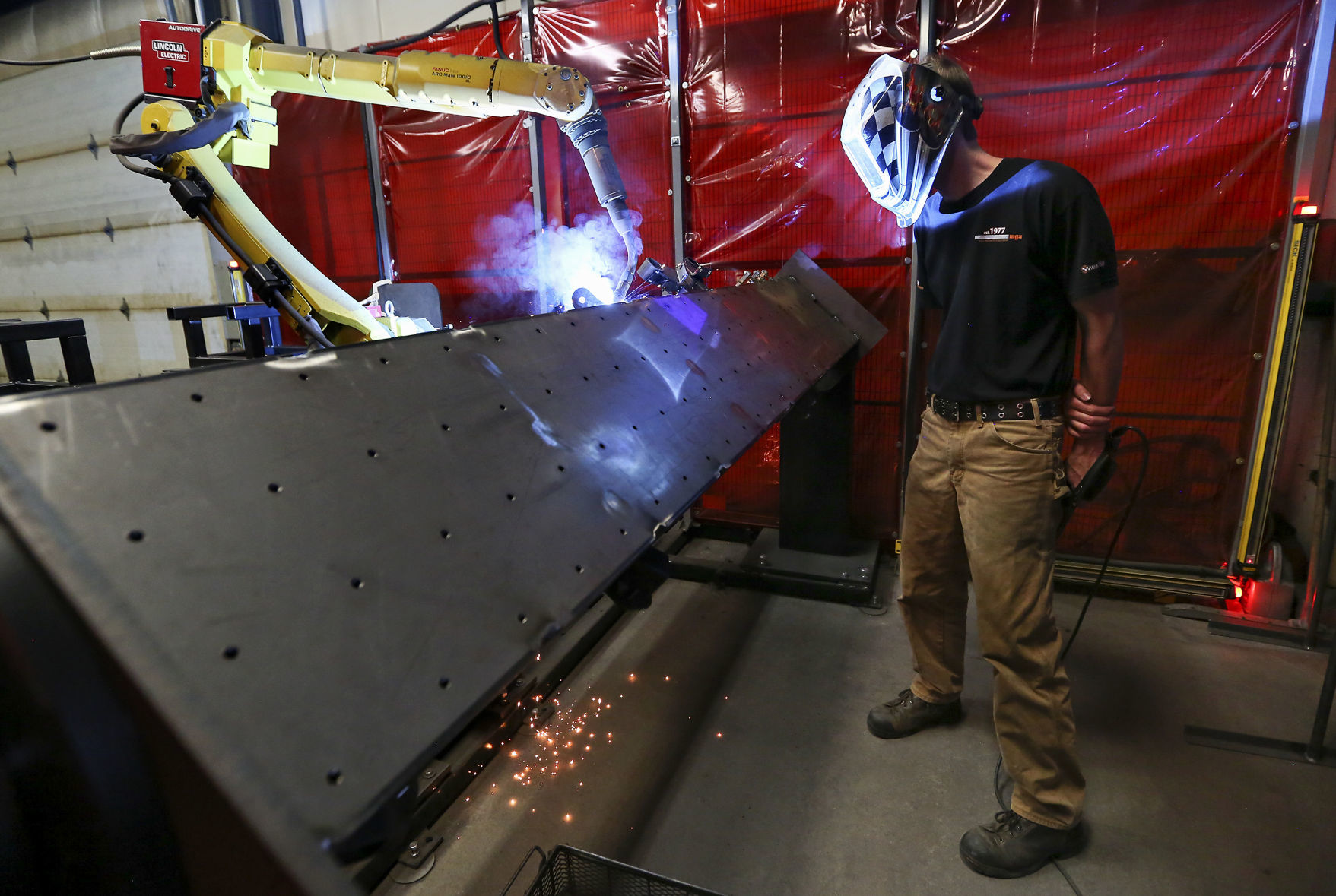 Owner Adam Wiegmann operates a welding robot at 4x Innovations in Platteville, Wis., on Monday, Aug. 27, 2018.    PHOTO CREDIT: NICKI KOHL