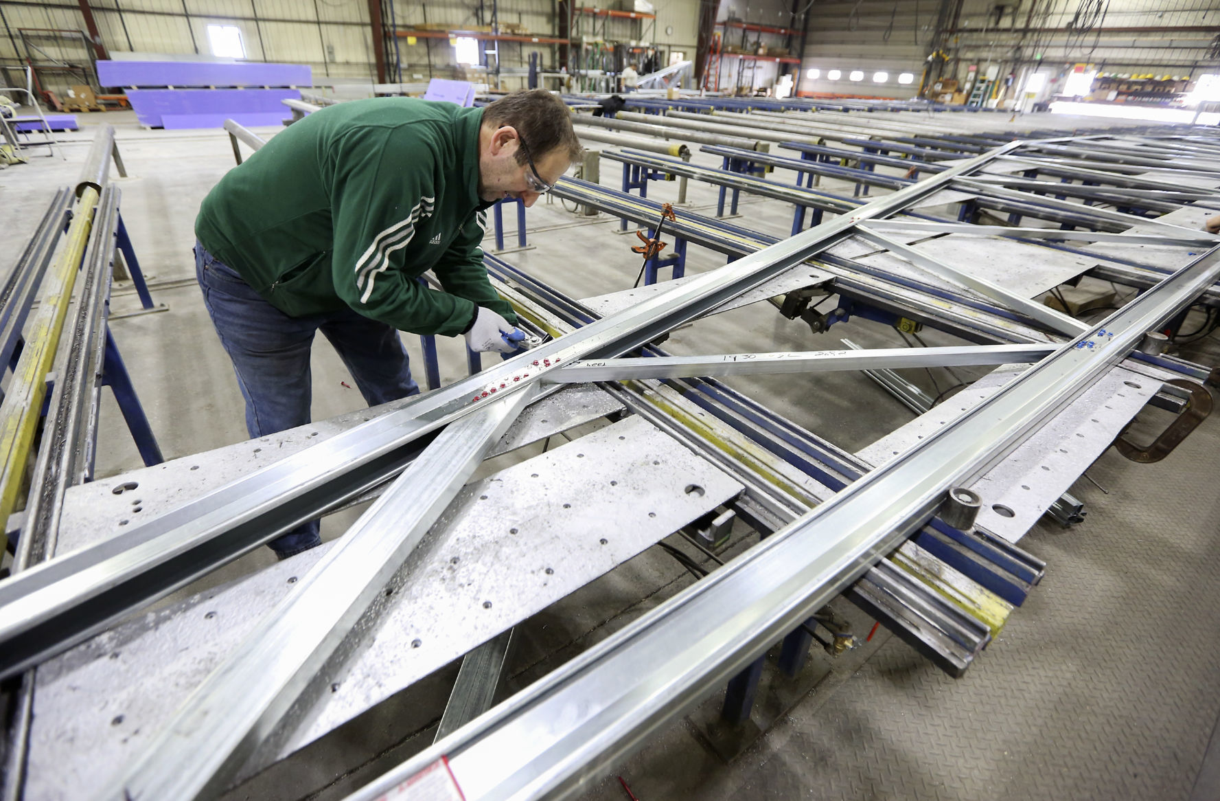 Ale Covic assembles a steel truss at Cascade Manufacturing in Cascade, Iowa, on Thursday, Feb. 19, 2019.    PHOTO CREDIT: NICKI KOHL