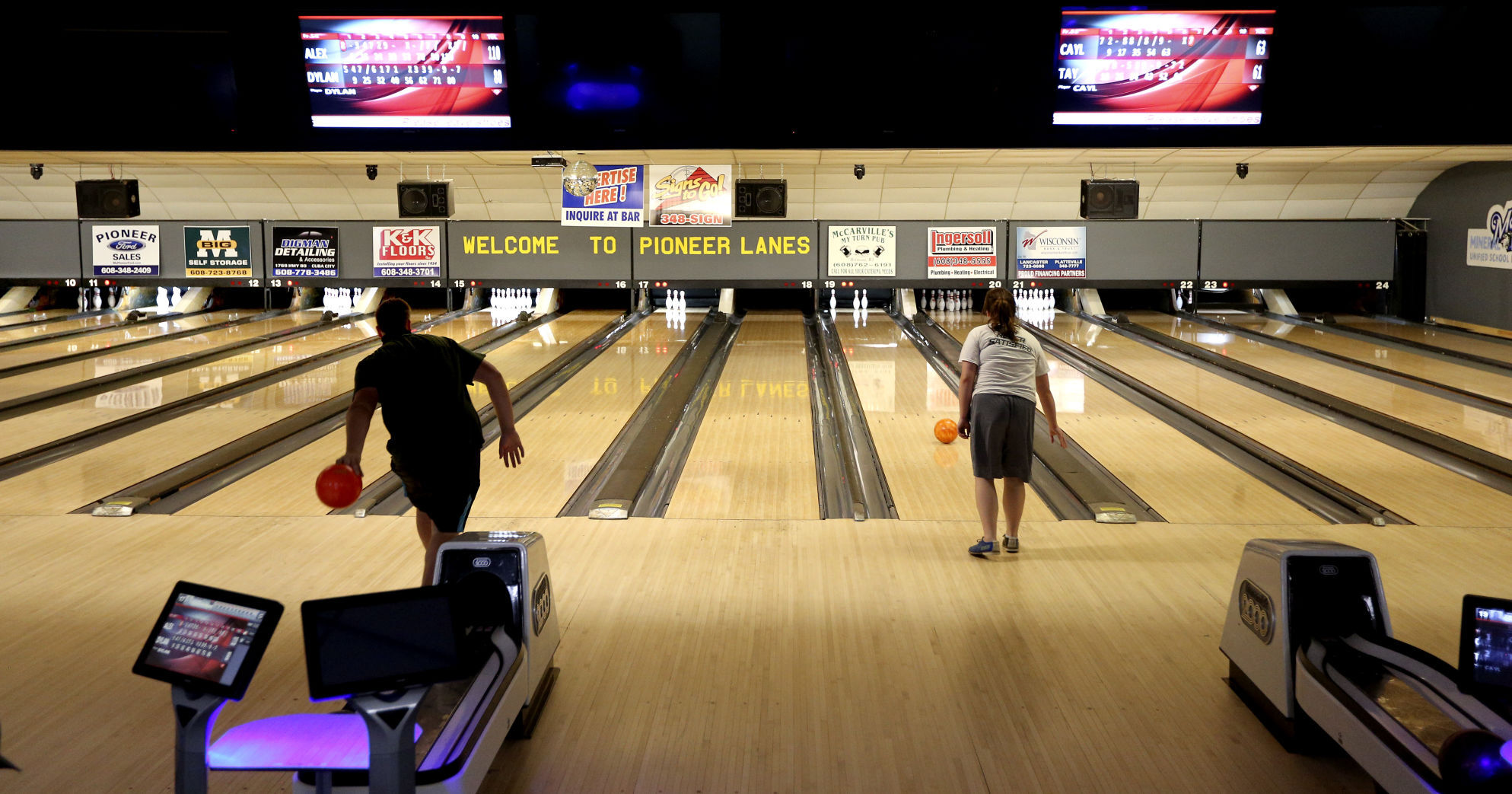 Students from a University of Wisconsin-Platteville class bowl at Pioneer Lanes in Platteville, Wis., on Thursday, Sept. 24, 2020. PHOTO CREDIT: Dave Kettering