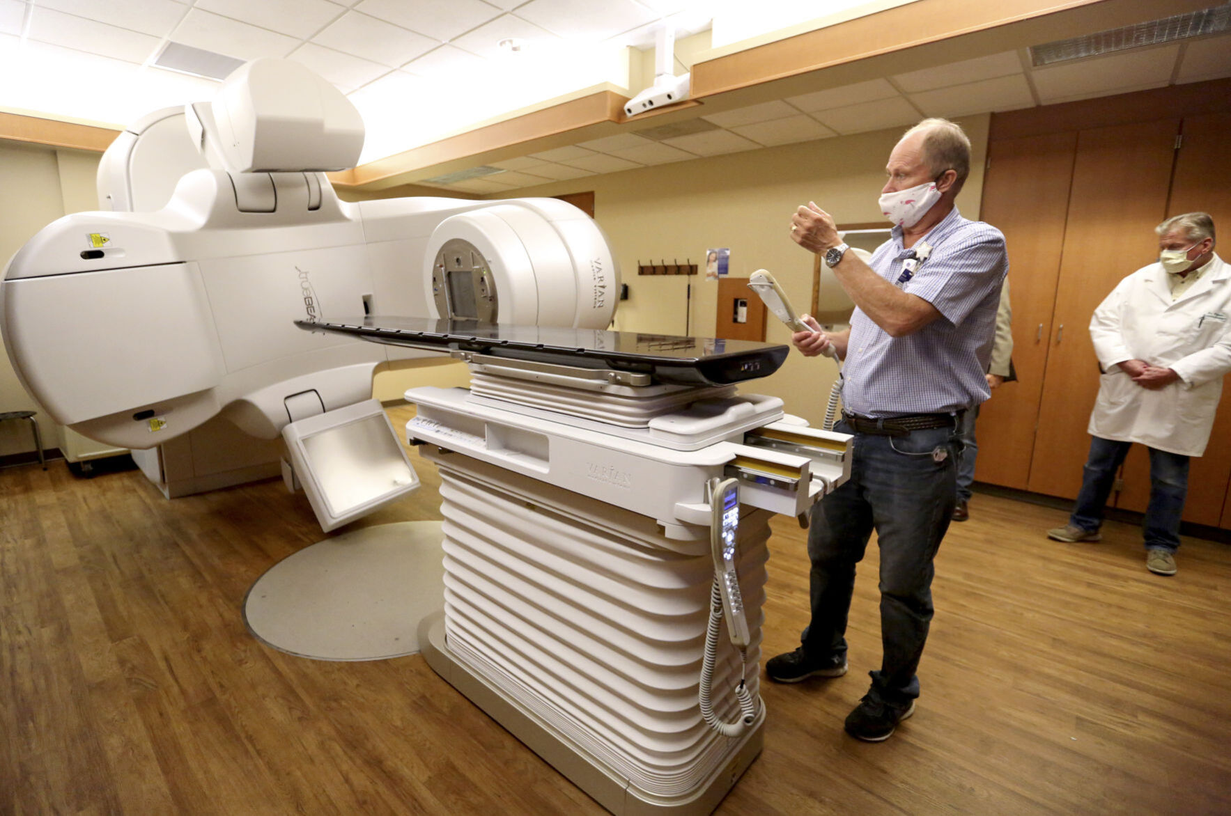 Mike Kelly, manager of oncology at Wendt Regional Cancer Center, discusses the linear accelerator at the new Integrated Cancer Center in Dubuque. PHOTO CREDIT: JESSICA REILLY