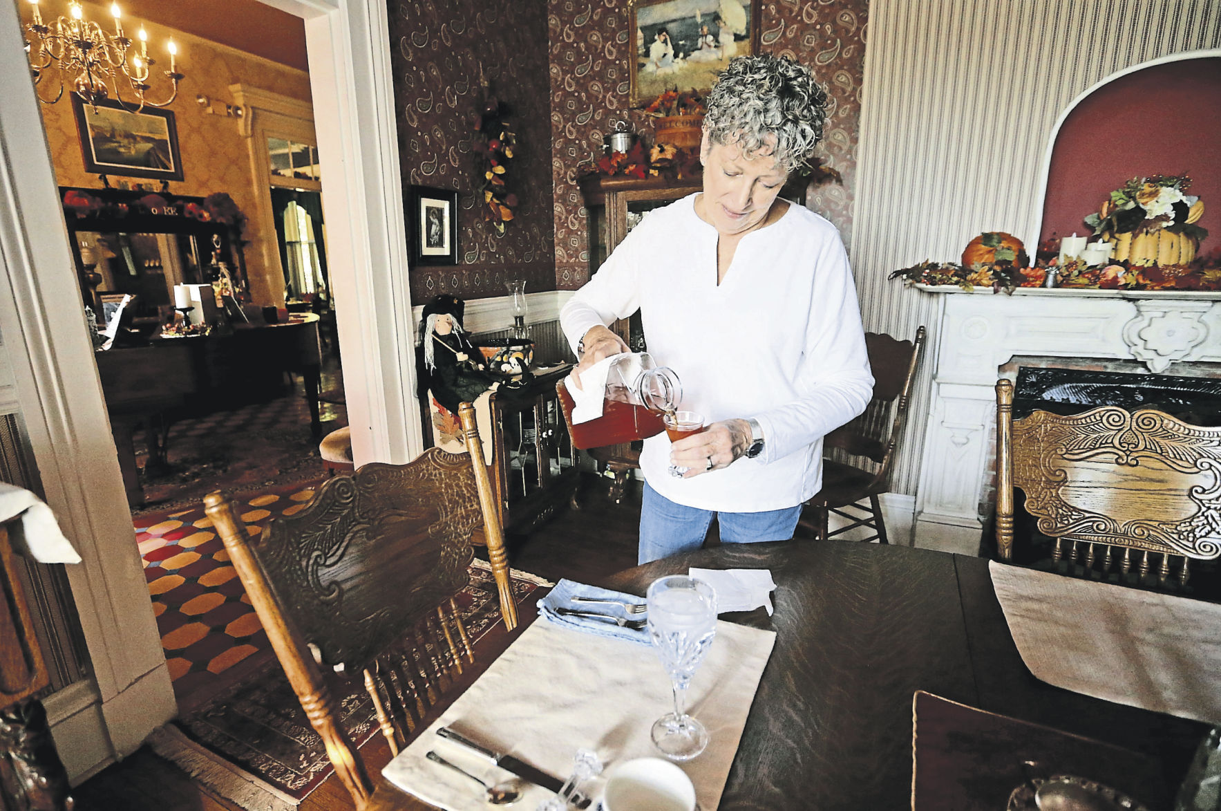 Owner Carol Gebelt pours a glass of juice while preparing breakfast for guests at The Steamboat House Bed and Breakfast in Galena, Ill.    PHOTO CREDIT: JESSICA REILLY
