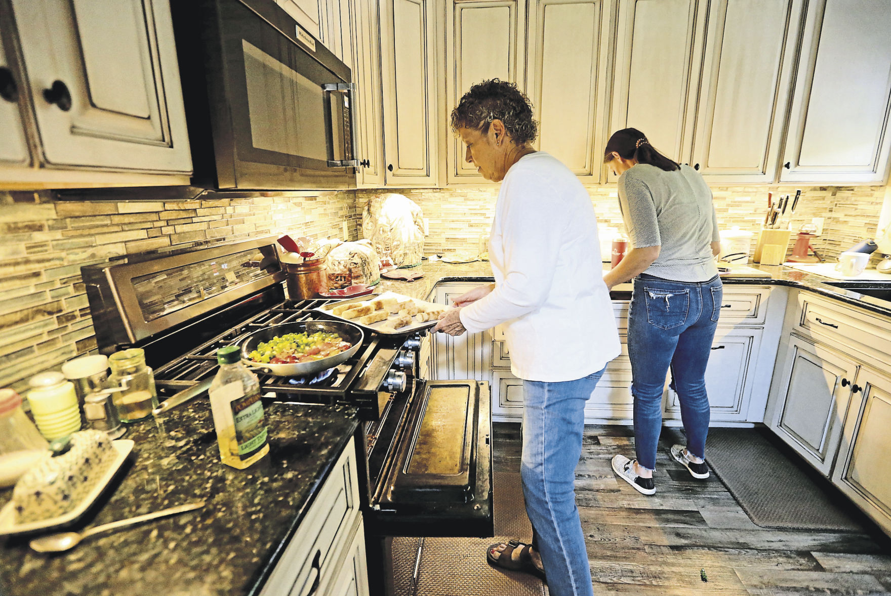 Owner Carol Gebelt (left) and her daughter Katie Burcham prepare breakfast for guests at The Steamboat House Bed and Breakfast in Galena, Ill.    PHOTO CREDIT: JESSICA REILLY