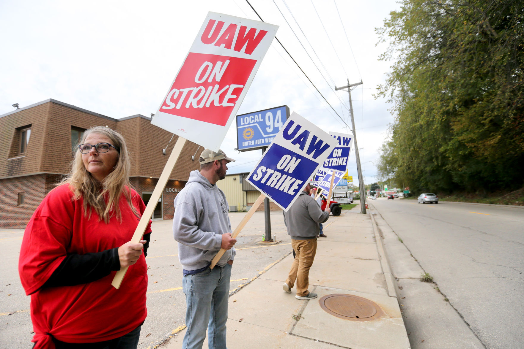 John Deere Dubuque Works union employees Theresa Pooley (left) and Jason Parisi picket outside UAW Local 94 in Dubuque on Thursday, Oct. 14, 2021.    PHOTO CREDIT: JESSICA REILLY