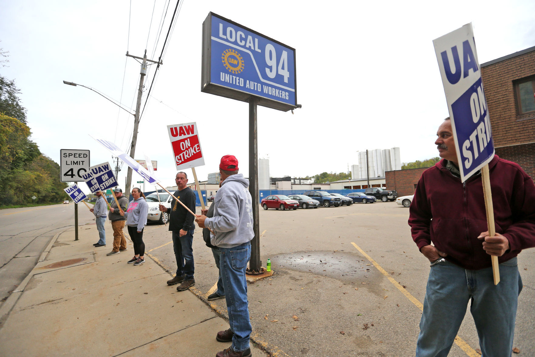 John Deere Dubuque Works union employees picket outside UAW Local 94 in Dubuque on Thursday, Oct. 14, 2021.    PHOTO CREDIT: JESSICA REILLY
