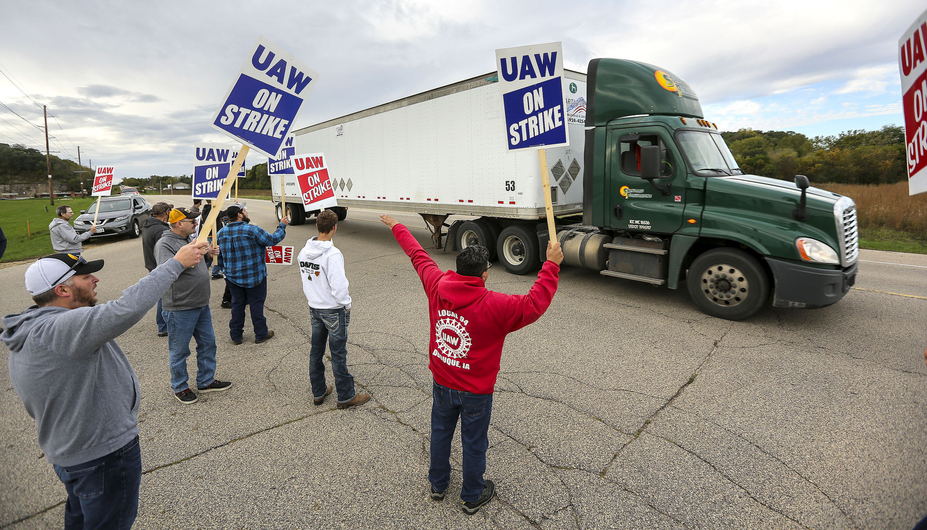 John Deere Dubuque Works union employees picket outside the west entrance to the plant on Thursday.    PHOTO CREDIT: Dave Kettering