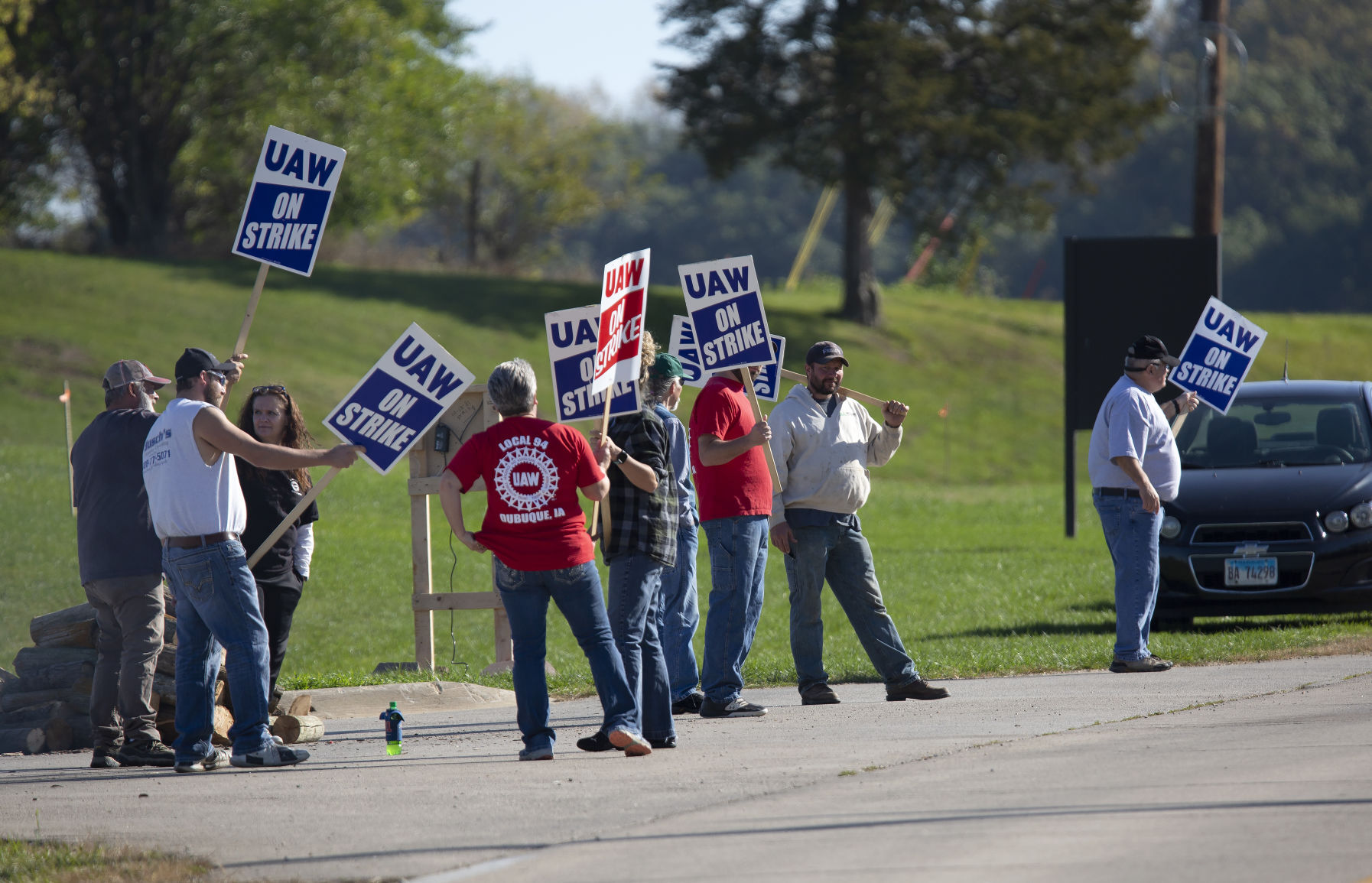 John Deere Dubuque Works employees picket outside the plant’s west entrance on Tuesday.    PHOTO CREDIT: Stephen Gassman