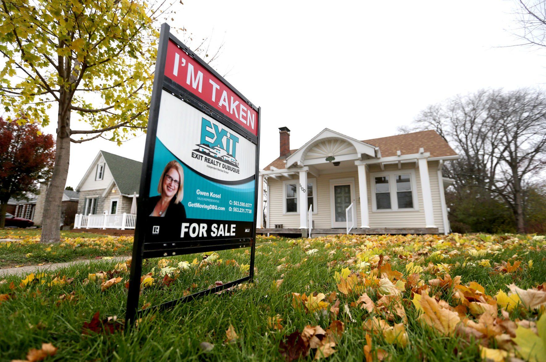 A realty sign notes the sale of a Dubuque home along South Grandview Avenue on Thursday.    PHOTO CREDIT: JESSICA REILLY