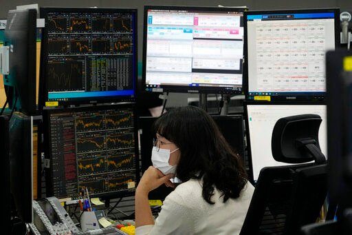 A currency trader watches monitors at the foreign exchange dealing room of the KEB Hana Bank headquarters in Seoul, South Korea, Tuesday, July 26, 2022. Asian stock markets were mostly higher Tuesday as investors braced for another sharp interest rate hike by the Federal Reserve to cool inflation. (AP Photo/Ahn Young-joon)    PHOTO CREDIT: Ahn Young-joon