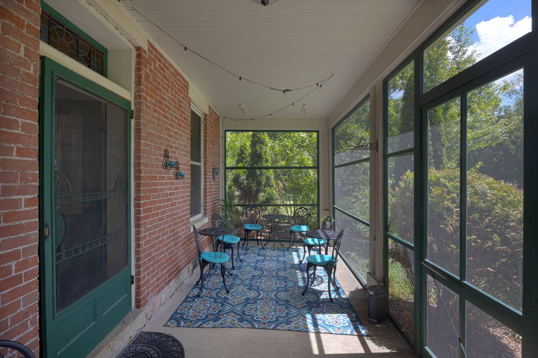 A screened-in porch.    PHOTO CREDIT: Stephen Gassman