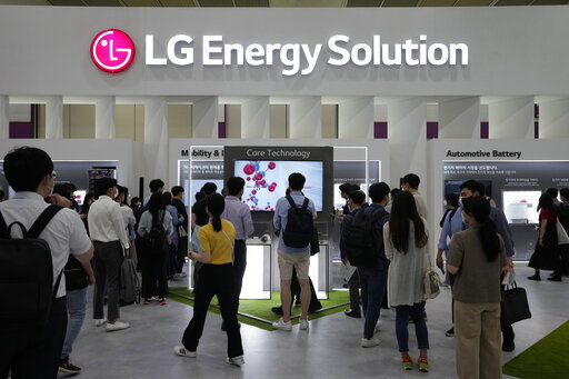 Major South Korean battery maker LG and Japanese automaker Honda are investing $4.4 billion in a joint venture in the United States to produce batteries for Honda electric vehicles in the North American market, the two companies said today.    PHOTO CREDIT: Ahn Young-joon