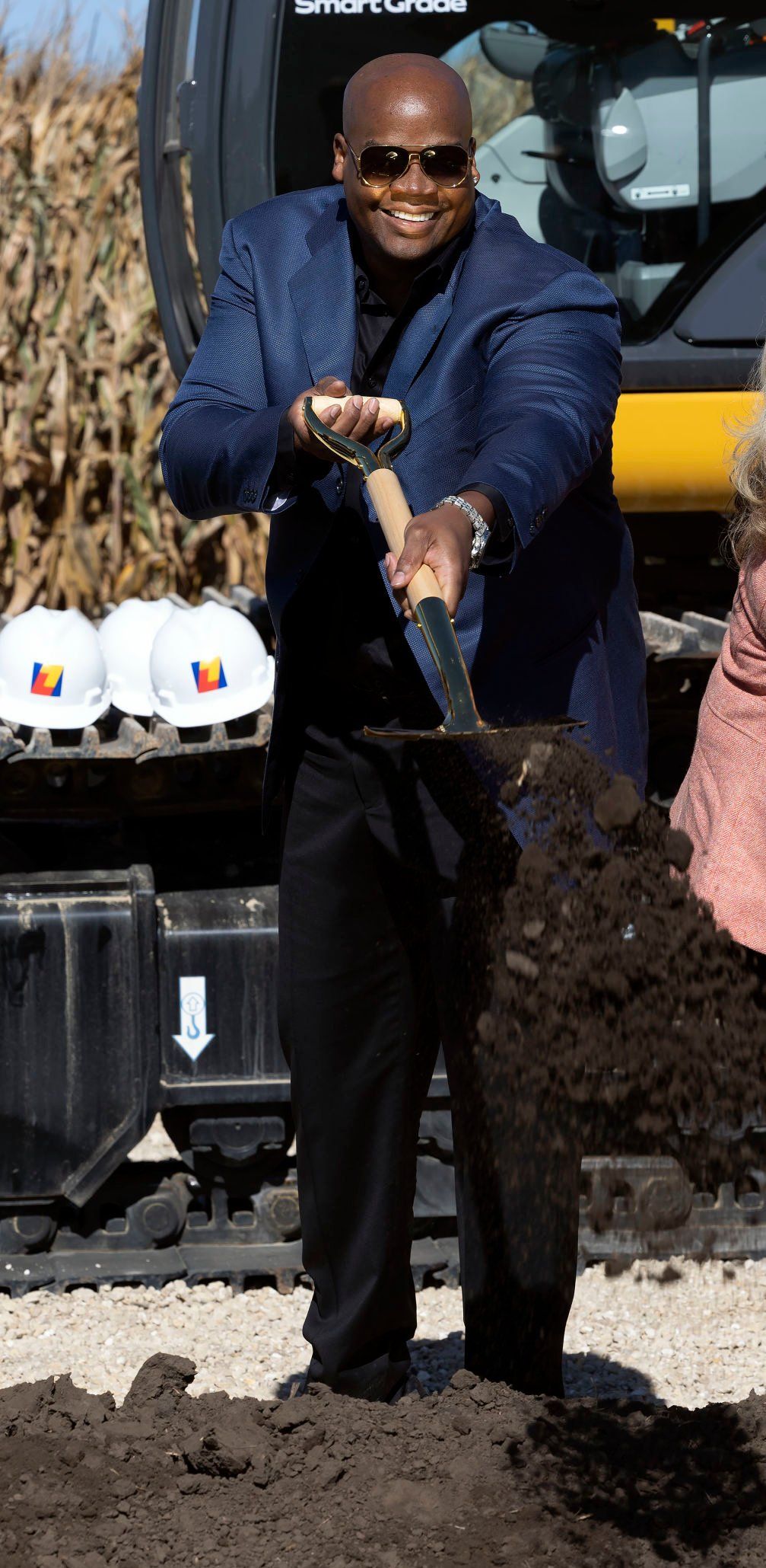 Frank Thomas tosses a shovelful of dirt during the Project Heaven groundbreaking ceremony at the Field of Dreams in Dyersville, Iowa, on Wednesday,Sept. 28, 2022.    PHOTO CREDIT: Stephen Gassman