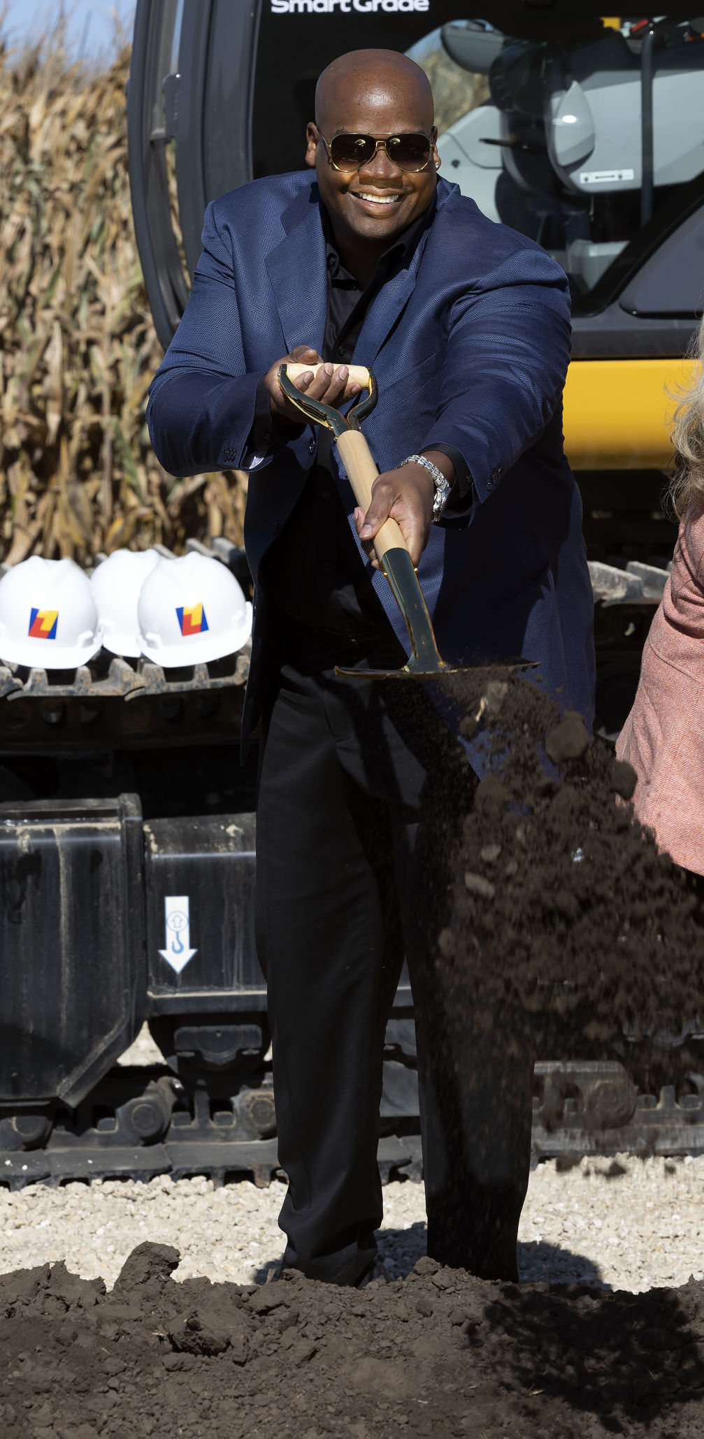 Frank Thomas tosses a shovelful of dirt during the Project Heaven groundbreaking ceremony at the Field of Dreams in Dyersville, Iowa, on Wednesday,Sept. 28, 2022.    PHOTO CREDIT: Stephen Gassman