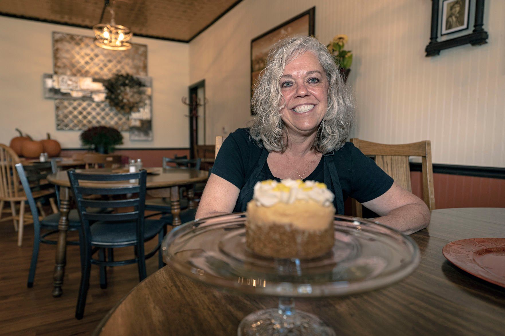 Kelli Kerrigan shows a homemade cheesecake at Kelli’s Place on Main Street in Benton, Wis.    PHOTO CREDIT: Thomas Eckermann