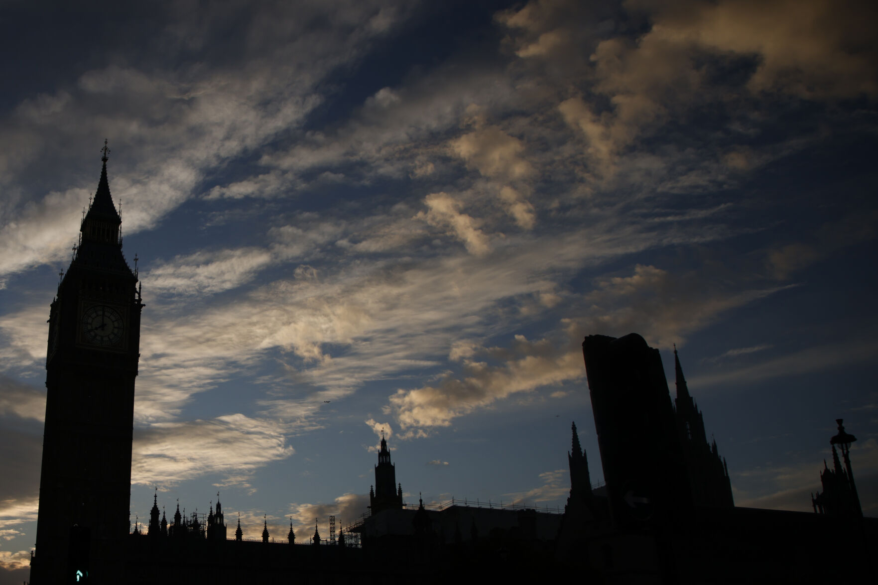 <p>A general view of the Houses of Parliament at sunrise in London, Friday, Oct. 21, 2022. British Prime Minister Liz Truss resigned Thursday, bowing to the inevitable after a tumultuous, short-lived term in which her policies triggered turmoil in financial markets and a rebellion in her party that obliterated her authority. (AP Photo/David Cliff)</p>   PHOTO CREDIT: David Cliff - stringer, AP
