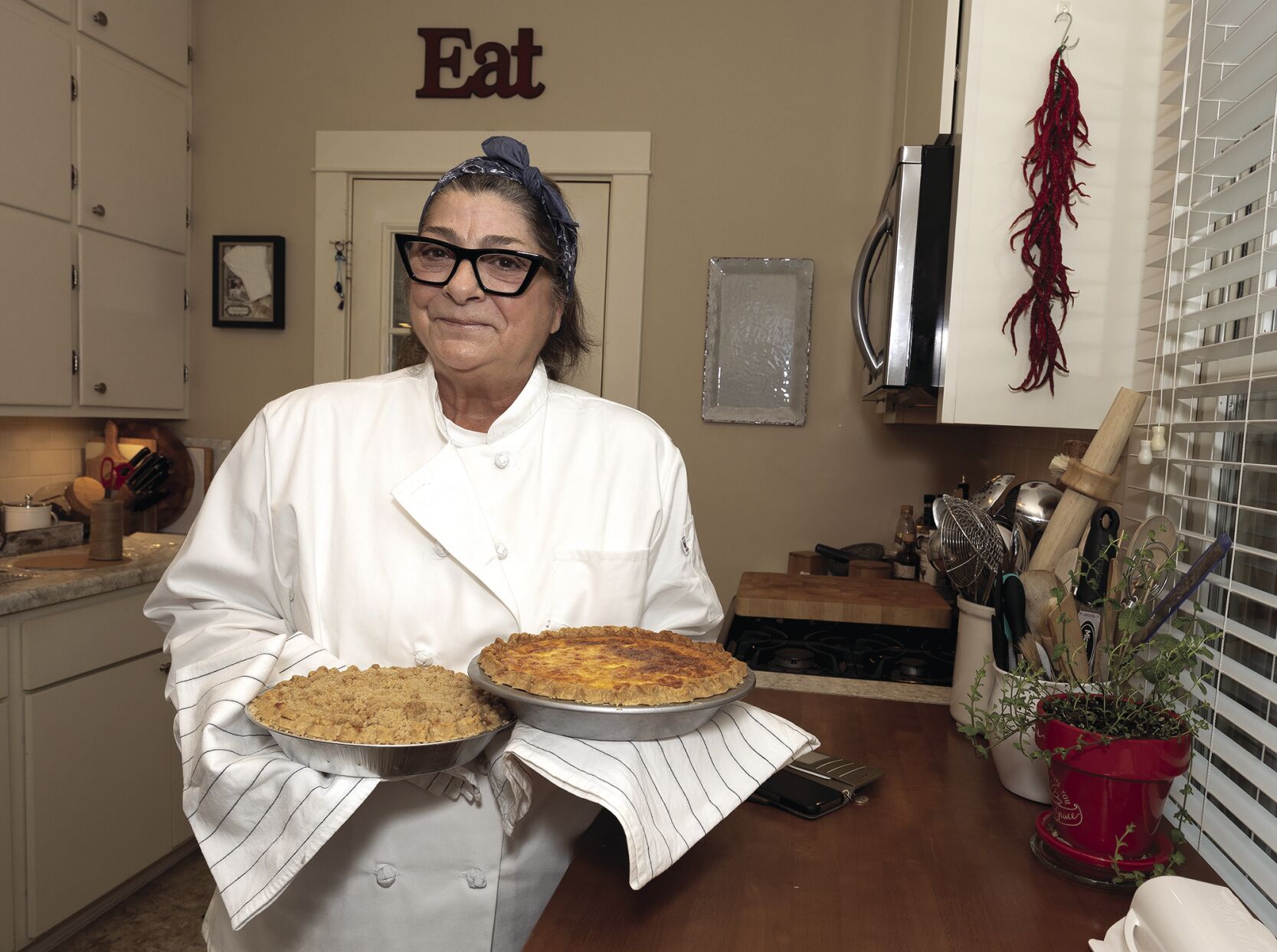 Nia McCarthy holds a gluten-free pie and quiche in her Galena, Ill., kitchen.    PHOTO CREDIT: Stephen Gassman