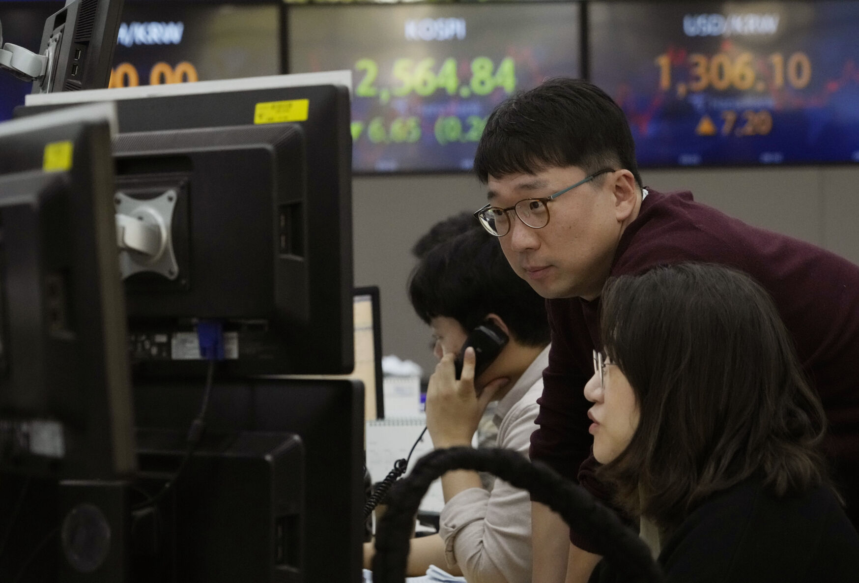 <p>Currency traders watch monitors at the foreign exchange dealing room of the KEB Hana Bank headquarters in Seoul, South Korea, Monday, April 17, 2023. (AP Photo/Ahn Young-joon)</p>   PHOTO CREDIT: Ahn Young-joon 