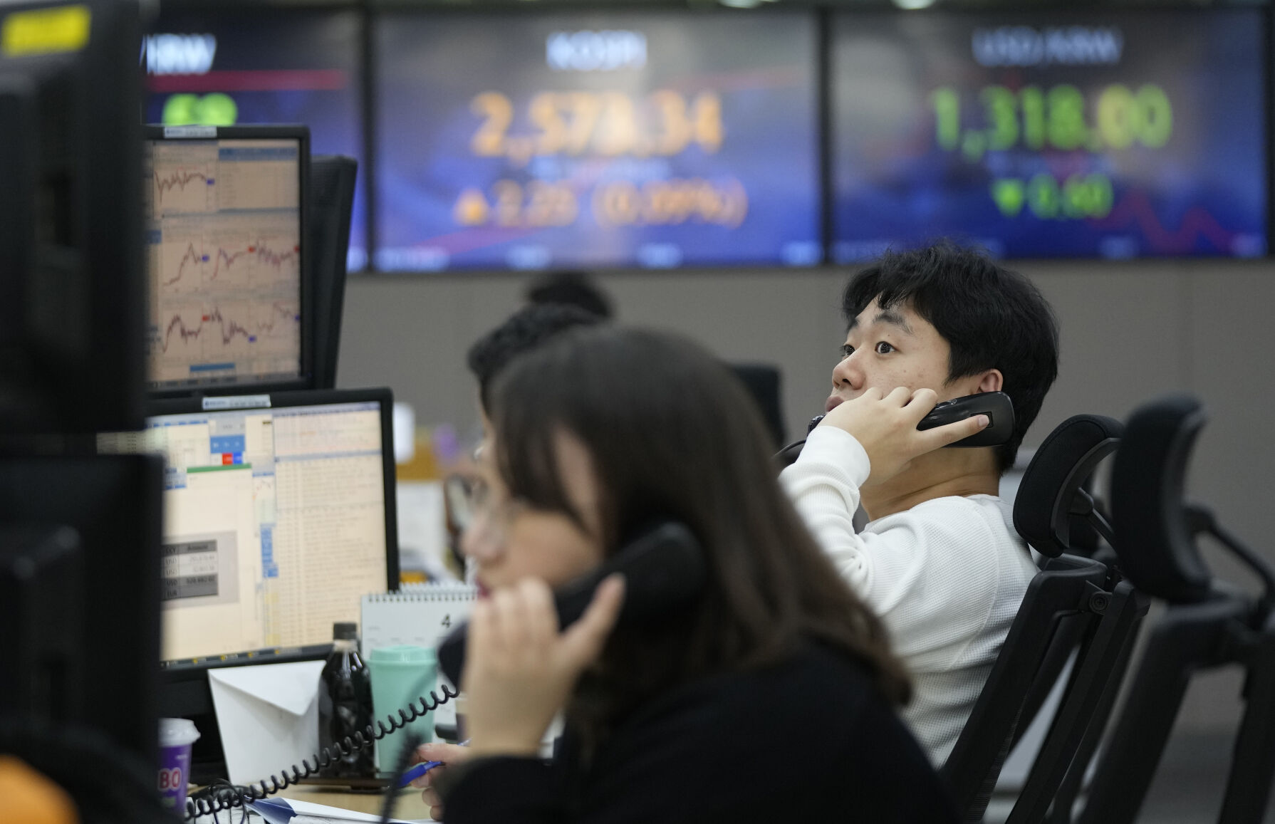 <p>A currency trader watches monitors at the foreign exchange dealing room of the KEB Hana Bank headquarters in Seoul, South Korea, Wednesday, April 19, 2023. Asian shares were trading mixed Wednesday, as investors took a wait-and-see attitude ahead of earnings reports and possible moves by central banks. (AP Photo/Ahn Young-joon)</p>   PHOTO CREDIT: Ahn Young-joon - staff, AP