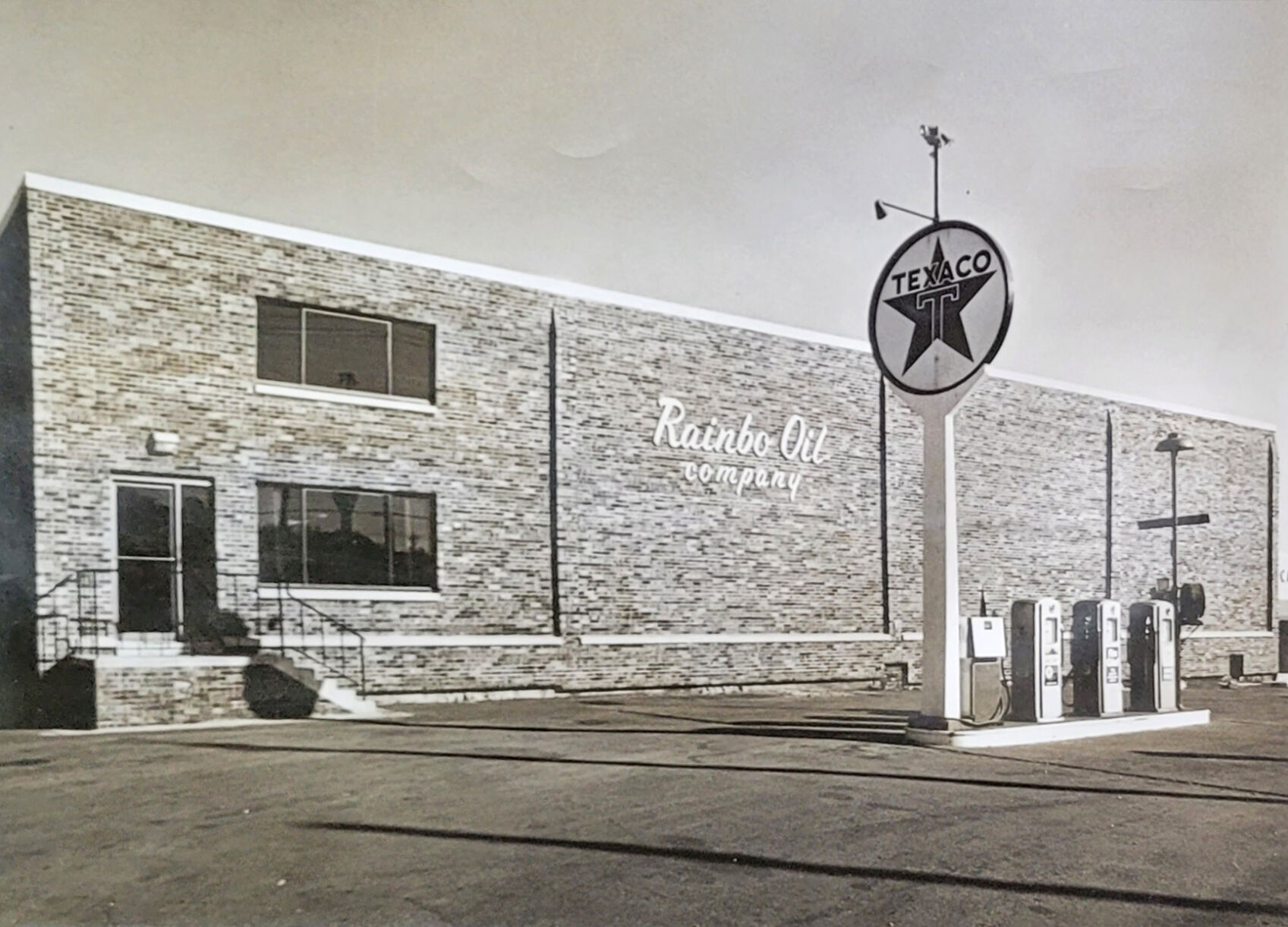 The Rainbo Oil Co. building at 300 South Main St. as it looked from 1971 to 1986.    PHOTO CREDIT: Contributed