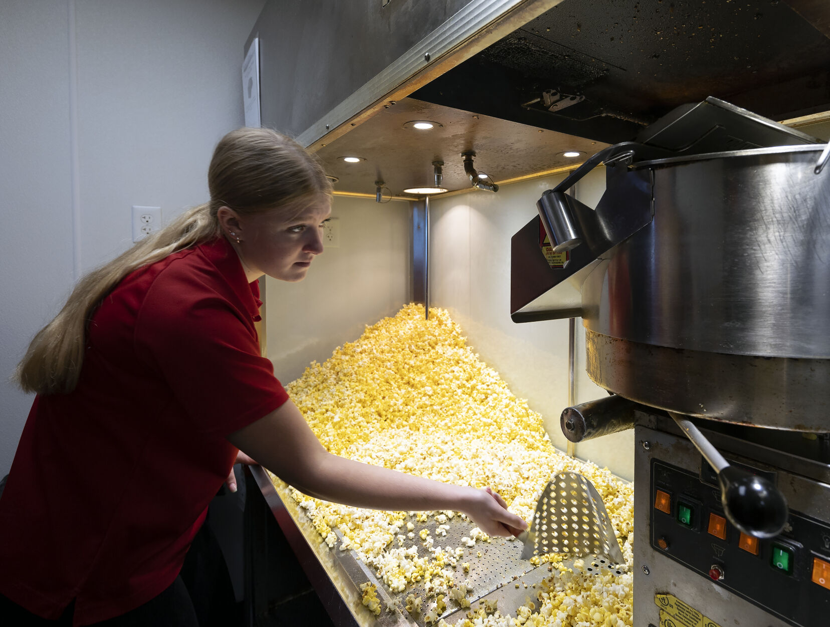 Supervisor Payton Daack scoops popcorn.    PHOTO CREDIT: Stephen Gassman
Telegraph Herald
