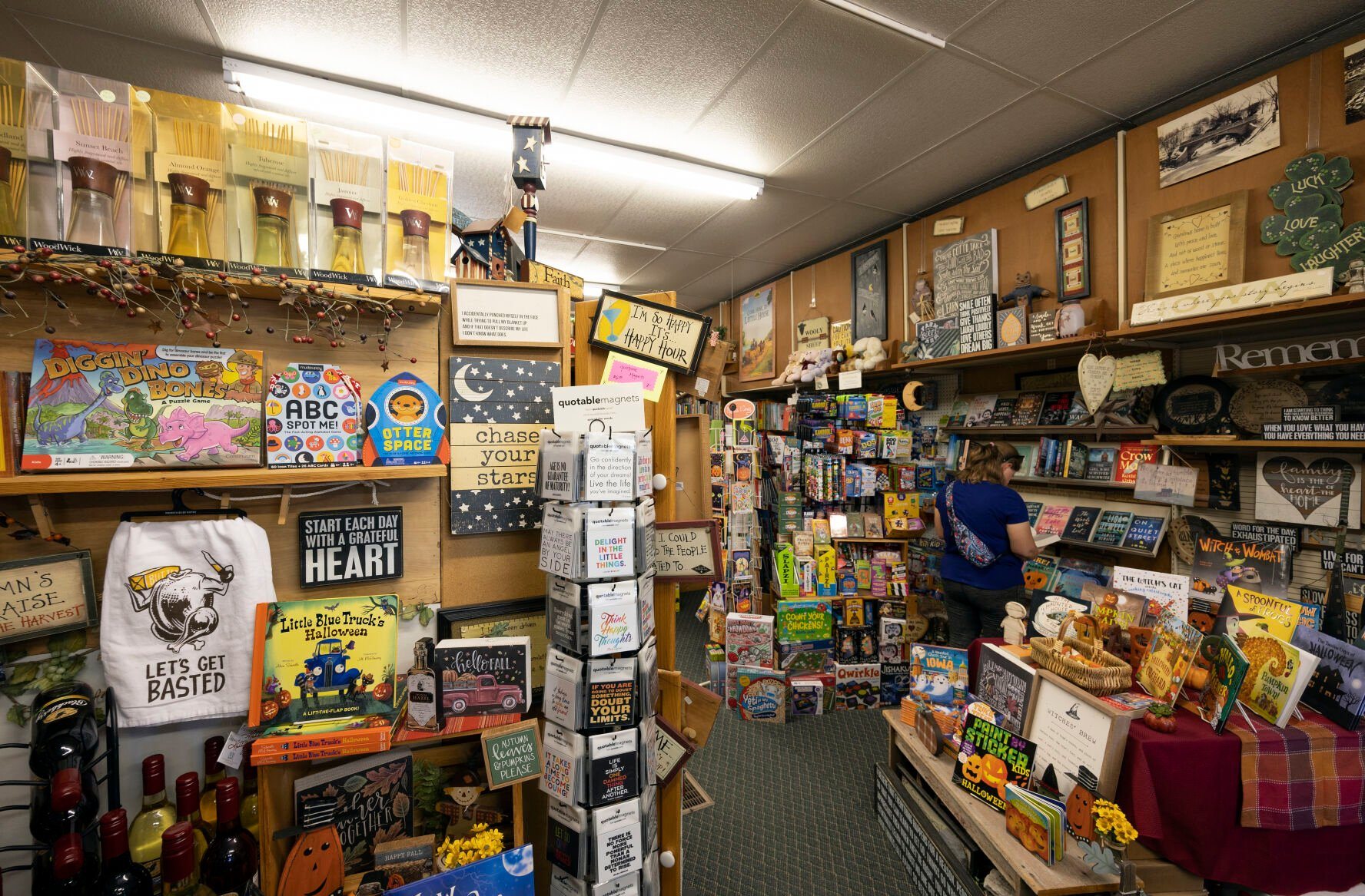 Interior of The Book Worm in Bellevue, Iowa on Friday, Sept. 29, 2023.    PHOTO CREDIT: Gassman