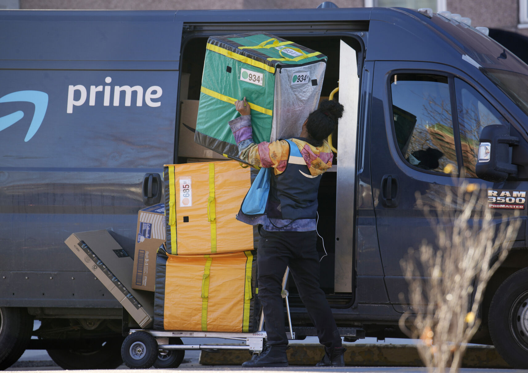 <p>An Amazon Prime delivery person struggles with packages while making a stop at a high-rise apartment building on Tuesday, Nov. 28, 2023, in Denver. (AP Photo/David Zalubowski)</p>   PHOTO CREDIT: David Zalubowski 