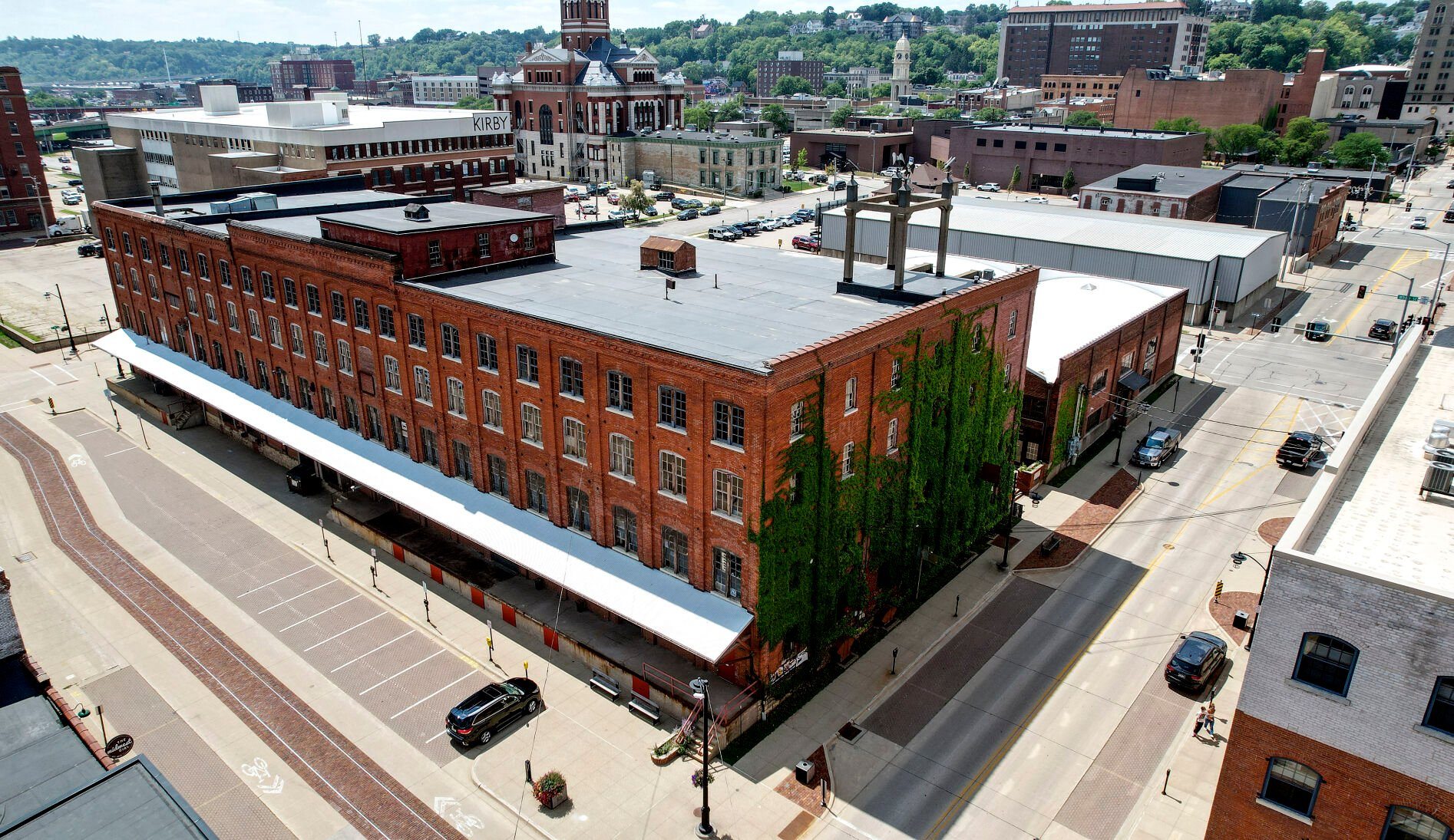 A developer seeks to create more than 120 market-rate apartments in the former Farley & Loetscher building at 801 Jackson St. in Dubuque. The development could include attractions like rooftop space and a golf simulator to appease younger tenants.    PHOTO CREDIT: Dave Kettering
Telegraph Herald