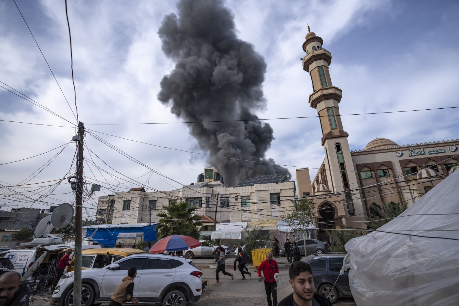 <p>Smoke rises following an Israeli bombardment on Rafah, southern Gaza Strip, Wednesday, Dec. 20, 2023. (AP Photo/Fatima Shbair)</p>   PHOTO CREDIT: Fatima Shbair - staff, ASSOCIATED PRESS