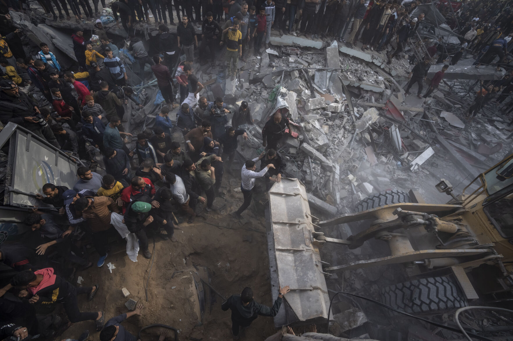 <p>Palestinians search for bodies and survivors in the rubble of a residential building destroyed in an Israeli airstrike, in Rafah southern Gaza Strip, Wednesday, Dec. 20, 2023. (AP Photo/Fatima Shbair)</p>   PHOTO CREDIT: Fatima Shbair - staff, ASSOCIATED PRESS