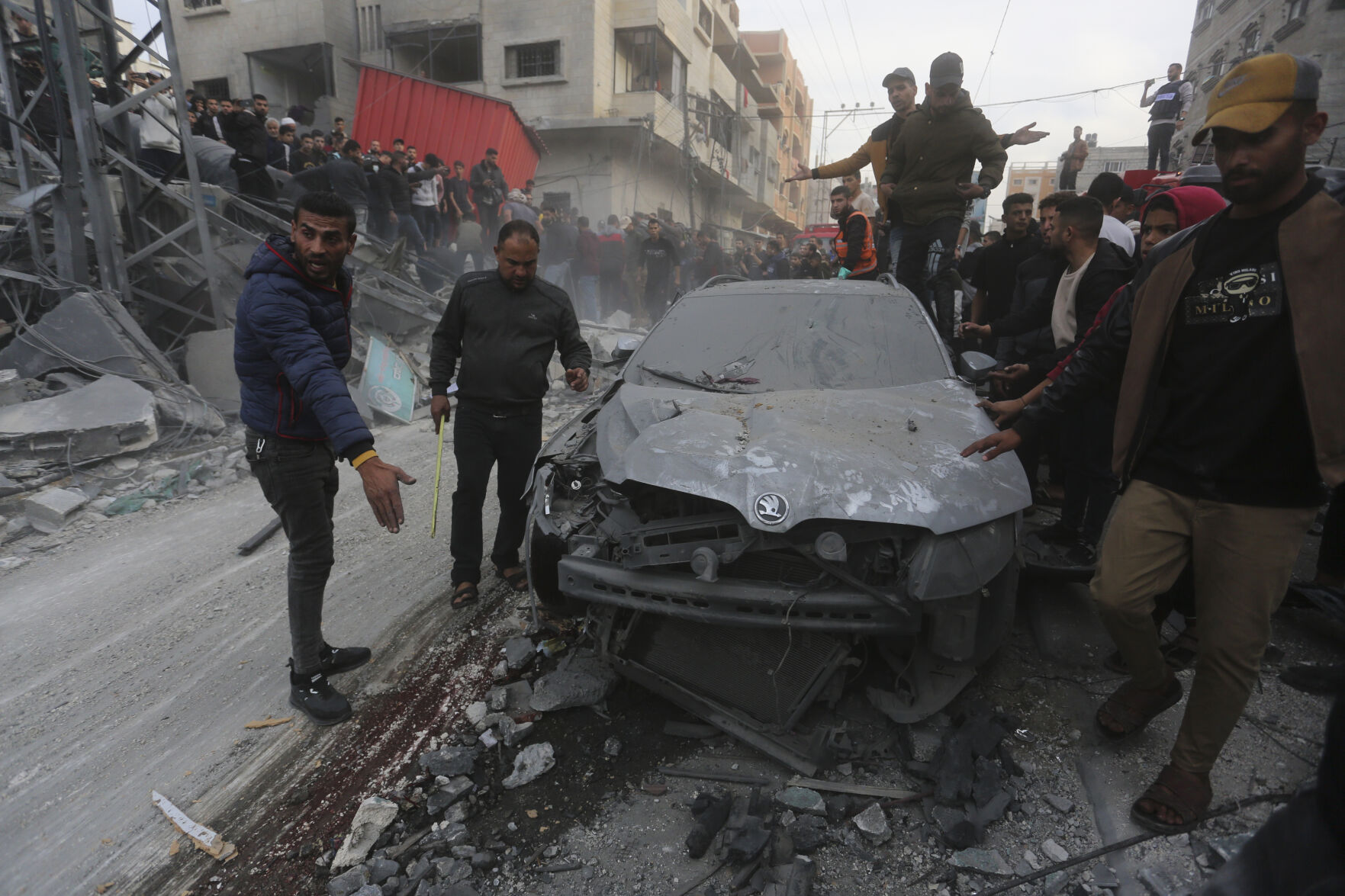 <p>Palestinians look at the destruction after an Israeli strike in Rafah, Gaza Strip, Wednesday, Dec. 20, 2023. (AP Photo/Hatem Ali)</p>   PHOTO CREDIT: Hatem Ali - stringer, ASSOCIATED PRESS