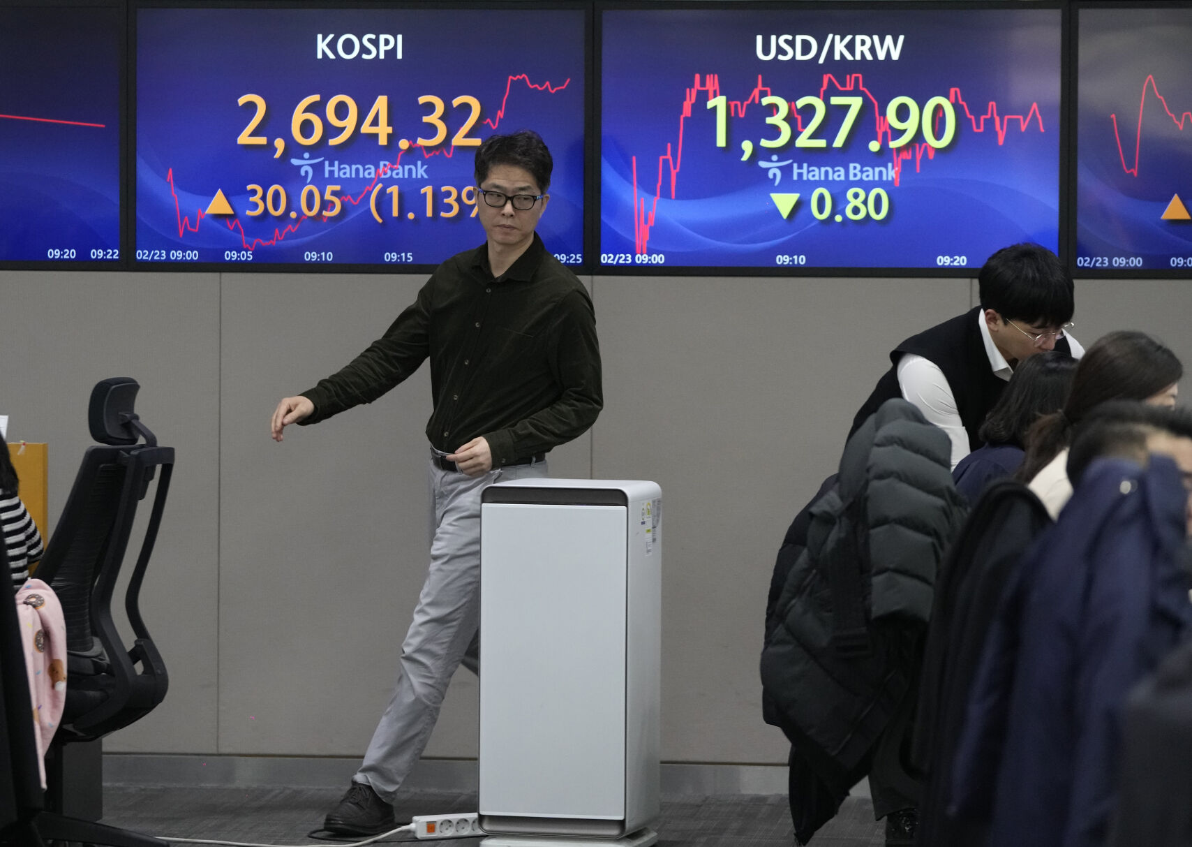 <p>A currency trader passes by the screens showing the Korea Composite Stock Price Index (KOSPI), left, and the foreign exchange rate between U.S. dollar and South Korean won at the foreign exchange dealing room of the KEB Hana Bank headquarters in Seoul, South Korea, Friday, Feb. 23, 2024. Asian markets mostly gained on Friday after Nvidia delivered another blowout quarter, setting off a rally in other technology companies that carried Wall Street to another record high. (AP Photo/Ahn Young-joon)</p>   PHOTO CREDIT: Ahn Young-joon - staff, ASSOCIATED PRESS