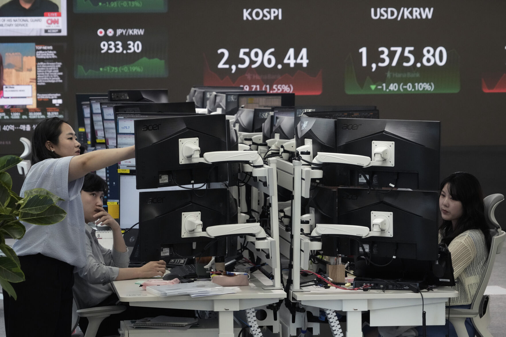 <p>Currency traders watch monitors near a screen showing the Korea Composite Stock Price Index (KOSPI), top center, and the foreign exchange rate between U.S. dollar and South Korean won, top right, at the foreign exchange dealing room of the KEB Hana Bank headquarters in Seoul, South Korea, Friday, Aug. 9, 2024. (AP Photo/Ahn Young-joon)</p>   PHOTO CREDIT: Ahn Young-joon - staff, ASSOCIATED PRESS