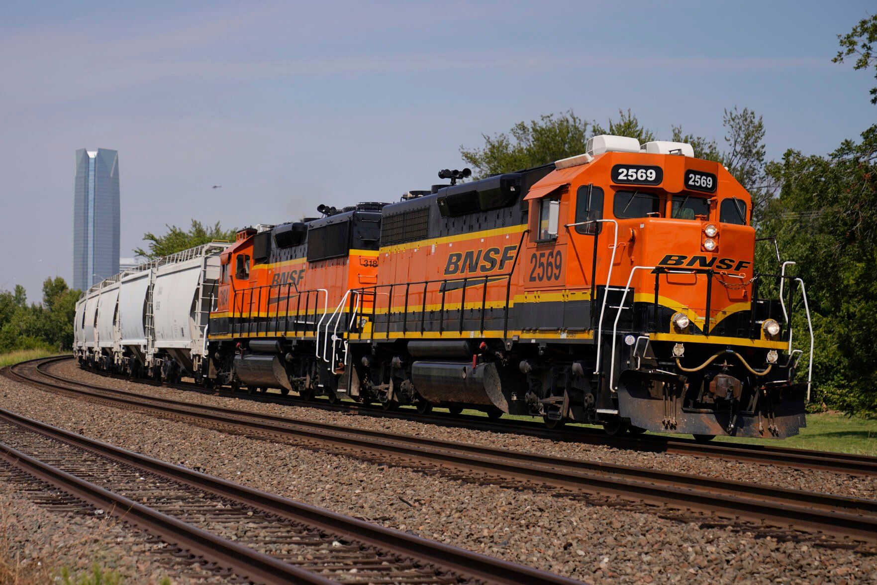 Freight railroad BNSF is generally striving to improve safety on a consistent basis but that message doesn’t always reach front-line workers who often don’t feel comfortable reporting safety concerns for fear of being disciplined.    PHOTO CREDIT: Sue Ogrocki