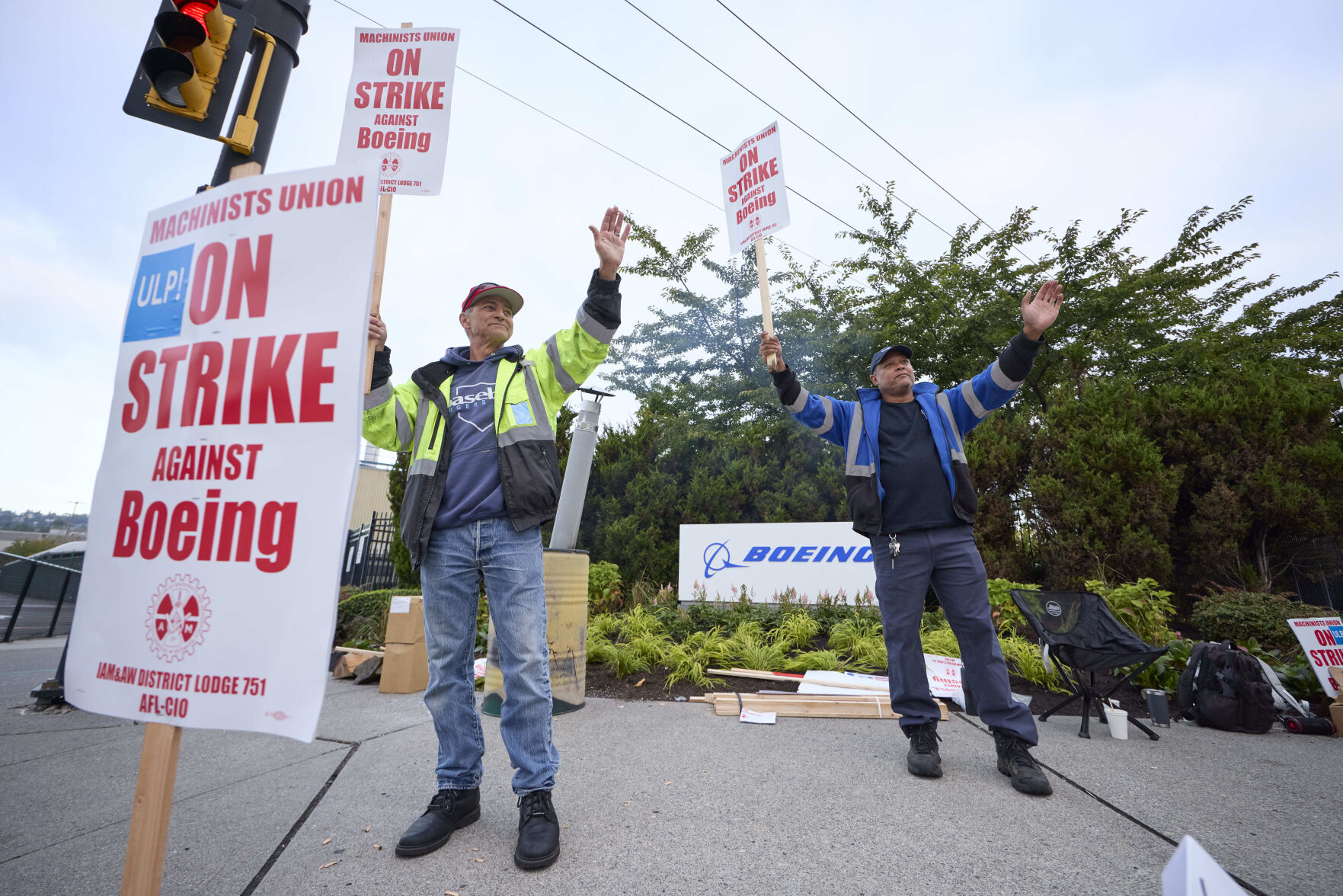 <p>Boeing Machinists Union members Dave Hendrickson, left, and Steven Wilson, right, on the picket line at the Renton assembly plant, Friday, Sept. 13, 2024, in Renton, Wash. (AP Photo/John Froschauer)</p>   PHOTO CREDIT: John Froschauer - freelancer, ASSOCIATED PRESS