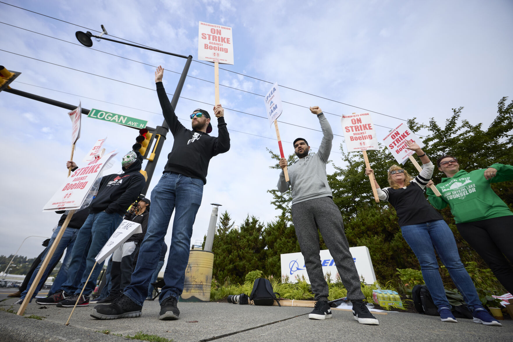 <p>Boeing Machinists Union members and supporters wave to traffic on the picket line at the Renton assembly plant, Friday, Sept. 13, 2024, in Renton, Wash. (AP Photo/John Froschauer)</p>   PHOTO CREDIT: John Froschauer - freelancer, ASSOCIATED PRESS