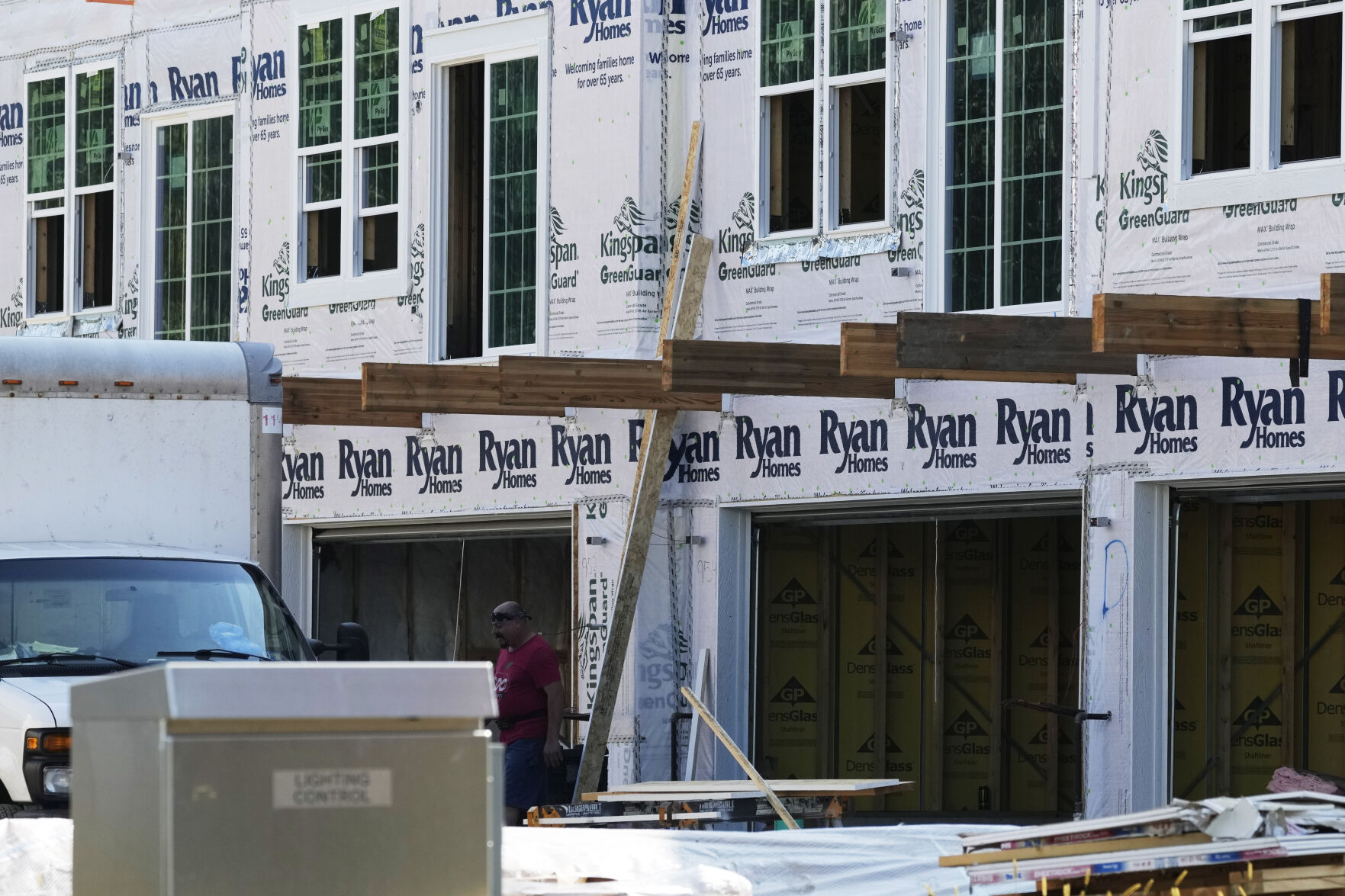 <p>New homes are shown under construction in Wheeling, Ill., Monday, Aug. 26, 2024. (AP Photo/Nam Y. Huh)</p>   PHOTO CREDIT: Nam Y. Huh 