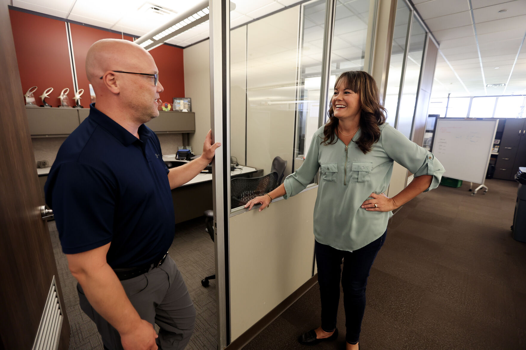 John Deere Dubuque Works Engineering Manager Nathan Horstman talks with Program Manager Dawn Lueken.    PHOTO CREDIT: Dave Kettering