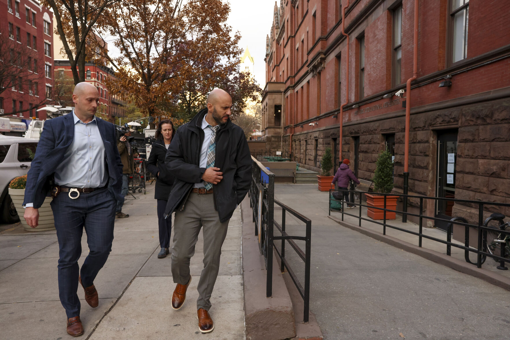 <p>New York Police investigators arrive at the HI New York City Hostel, Thursday, Dec. 5, 2024, in New York, where police say the suspect in the killing of UnitedHealthcare CEO Brian Thompson may have stayed. (AP Photo/Yuki Iwamura)</p>   PHOTO CREDIT: Yuki Iwamura - freelancer, ASSOCIATED PRESS