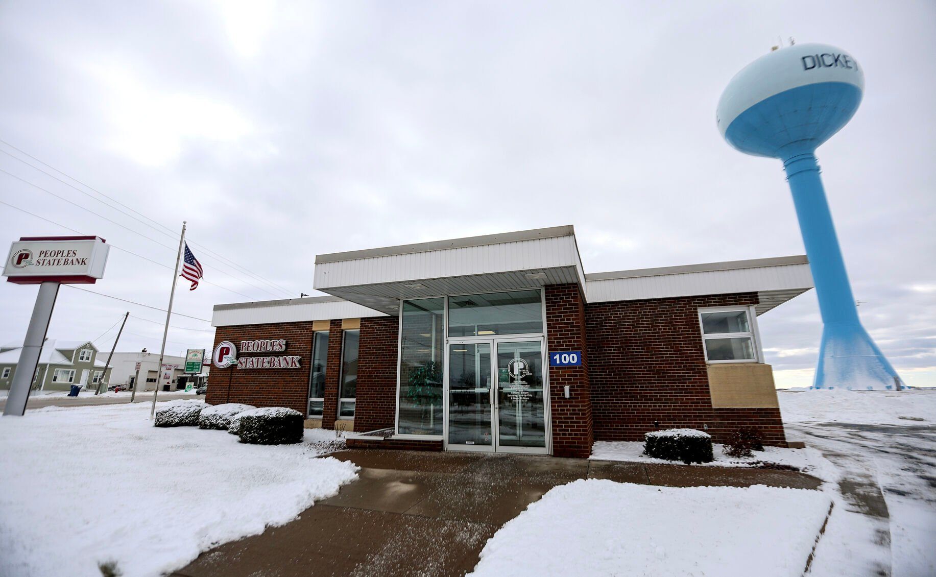 Rural banks, like Peoples State Bank in Dickeyville, Wis., keep evolving to meet customers’ needs.    PHOTO CREDIT: Dave Kettering