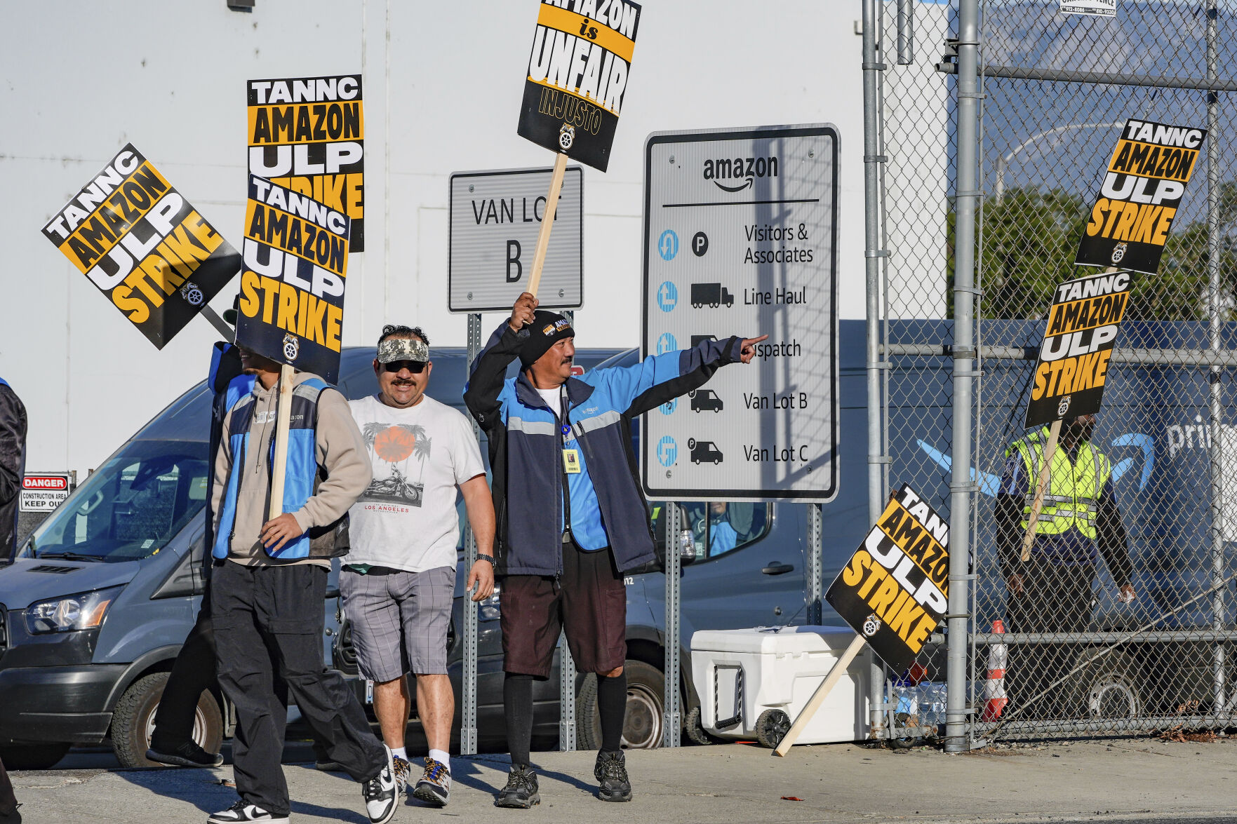 <p>Amazon workers, on strike, picket outside an Amazon Fulfillment Center, Thursday, Dec. 19, 2024, in City of Industry, Calif. (AP Photo/Damian Dovarganes)</p>   PHOTO CREDIT: Damian Dovarganes - staff, ASSOCIATED PRESS