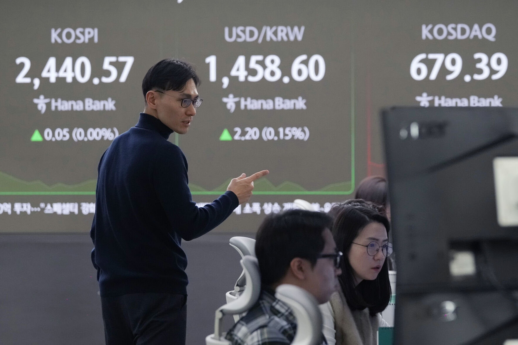 <p>A currency trader talks to another near a screen showing the Korea Composite Stock Price Index (KOSPI), top left, and the foreign exchange rate between U.S. dollar and South Korean won, top center, at the foreign exchange dealing room of the KEB Hana Bank headquarters in Seoul, South Korea, Thursday, Dec. 26, 2024. (AP Photo/Ahn Young-joon)</p>   PHOTO CREDIT: Ahn Young-joon - staff, ASSOCIATED PRESS